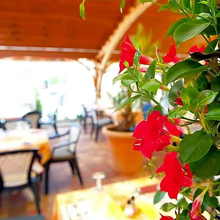 Au Soleil, Restaurant & Valff