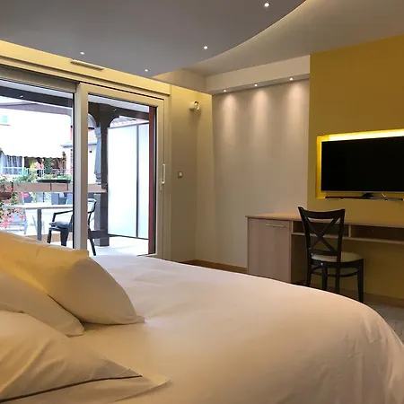 Au Soleil, Restaurant & 3*