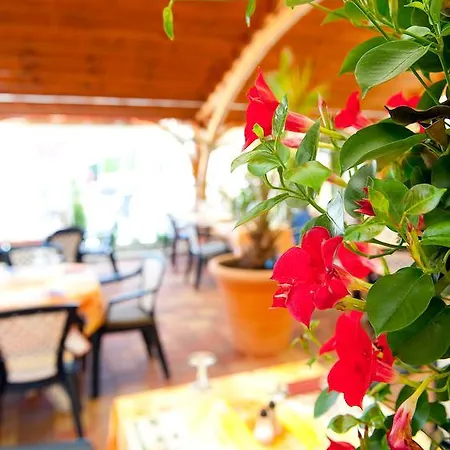 Ξενοδοχείο Au Soleil, Restaurant & Valff