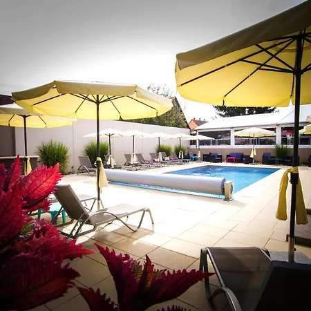 Au Soleil, Restaurant & מלון 3*